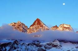 武威绝美秘境，马牙雪山，神话开始的地方，日照金山下的奇迹。