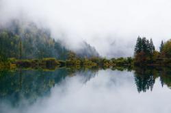 探索九寨沟的五彩仙境，一场视觉与心灵的震撼之旅